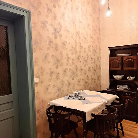 Prime Location Luxury Flat *