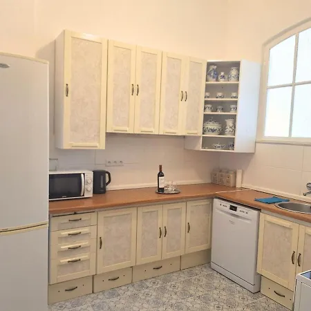 Prime Location Luxury Flat Апартаменты *